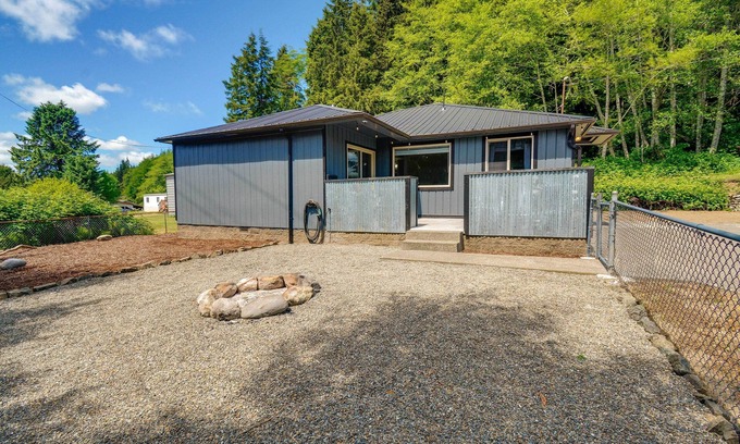 Sekiu House | Olympic Peninsula Vacation Rental: 1 Mi to Water
