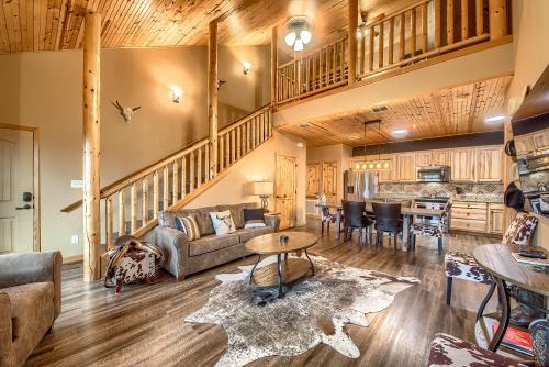 Gruene Apartment | OM A5 River Float Haus on the Gruene