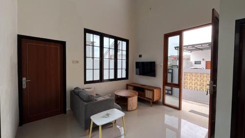 Colomadu House | Omah Gedongan Homestay