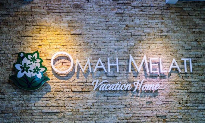 Laweyan House | Omah Melati - Vacation Home