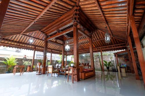 Sewon House | Omah Ralin Family Homestay with Spacious Joglo House