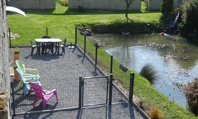 Formigny House | OMAHA BEACH just 3 minutes away in a green setting