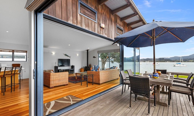 Omaha Cottage | Omaha Views - Omaha Holiday Home