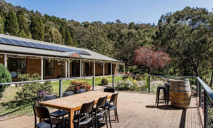 Central Mudgee House | 'Omaroo' Homestead Escape amongst Rolling Hills