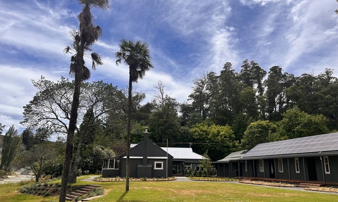 Puketapu House | Omatua - Riverside accommodation, events and functions.