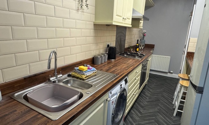 Whitehaven Apartment | Omega Apartment - 3 Bedrooms - Sleeps 5