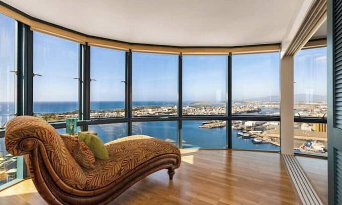 Downtown Honolulu Apartment | OmniView Sunset Penthouse : Mountain, Ocean, City