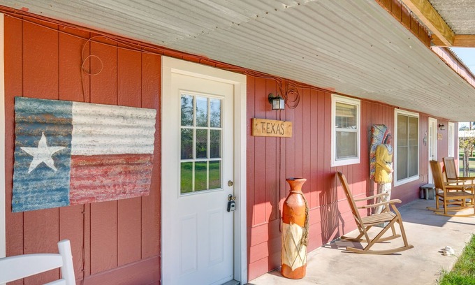 Carmine Apartment | On 60-Acre Farm w/Pond: Charming Carmine Studio!