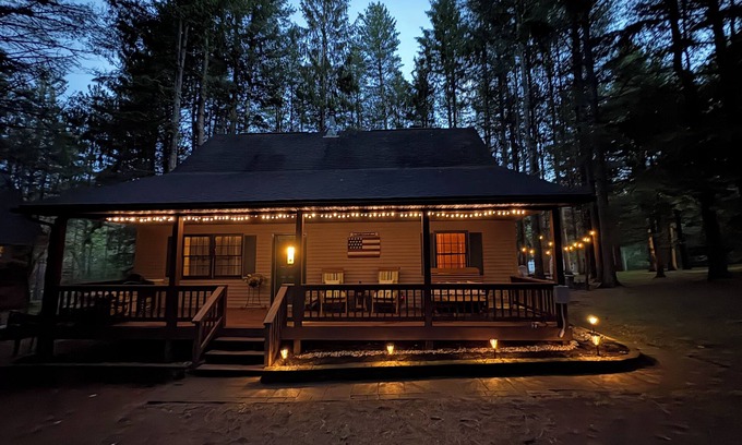 Sky Valley House | On a Whim- Peaceful 2 bedroom home + loft in charming lakefront community