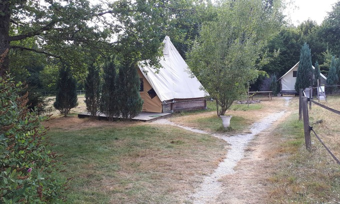 Le Clerjus Cabin | On an estate with an indoor swimming pool: cabins for unusual overnight stays