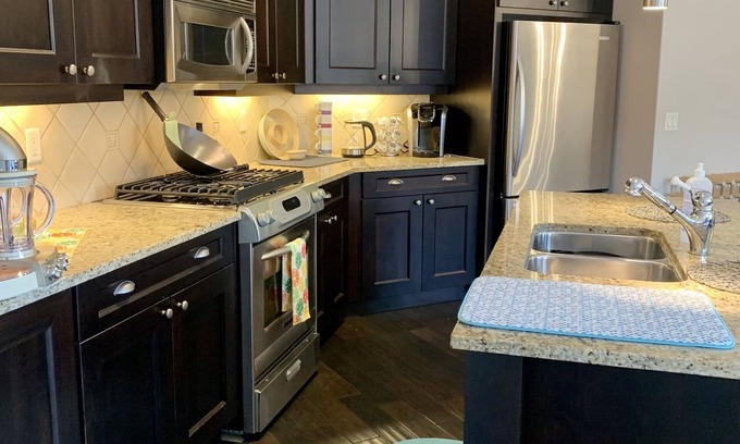Westbank Condo | On Beach,Lake,Boat/SeaDoo Lift,Marina,Pool,Okanagan Wine Trail,Golf,Shopping,