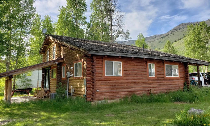 Island Park Cabin | On Henry's Lake in Island Park Idaho only 15 minutes from Yellowstone
