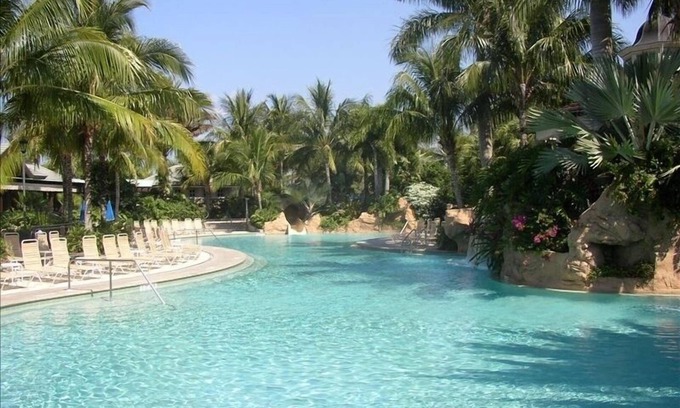 Naples Condo | On Lake, Family Friendly, Pets Welcome, Wi-Fi, Private Office!