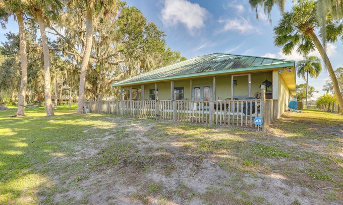 Lorida House | On Lake Istokpoga: Lorida Home w/Lanai!