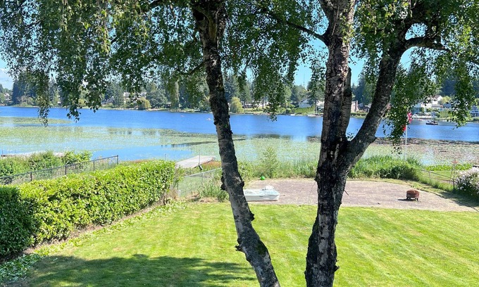 Picnic Point-North Lynnwood House | On Lake Serene Time