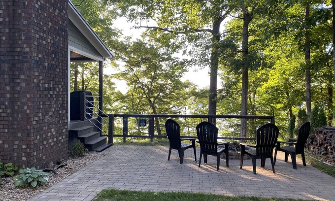 Scottsville House | On Lake Time- Fun and relaxation await! Adorable 3bd/2bth house with lake view.