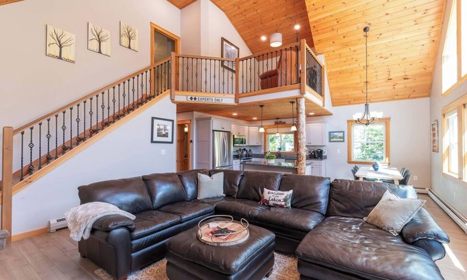 Bartlett House | On Mountain Time | Hot Tub | Fire Pit | Pet Friendly | A/C, You're "On Mountain Time"