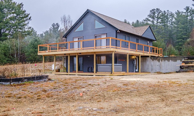 Bethel House | On Mountain Time - renovated ski house, hot tub, 15 minutes to Sunday River