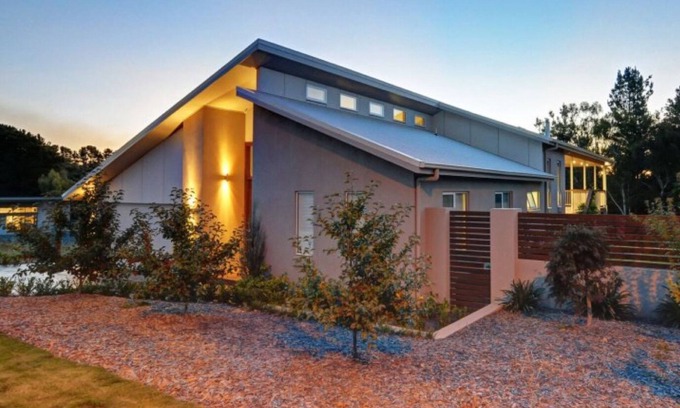 Calare House | On Par for a Great Escape