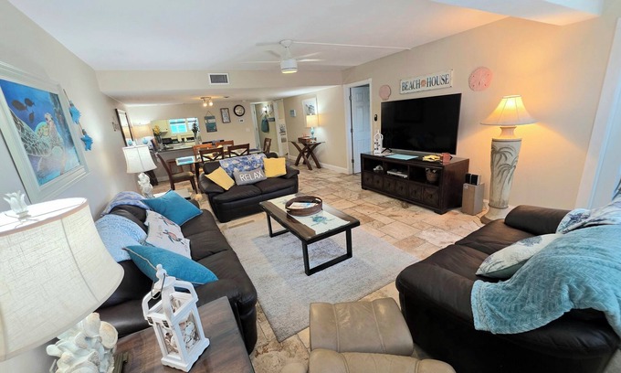 Siesta Key Condo | On Siesta Key beach , condo w/heated pool, w/beautiful 4th floor view
