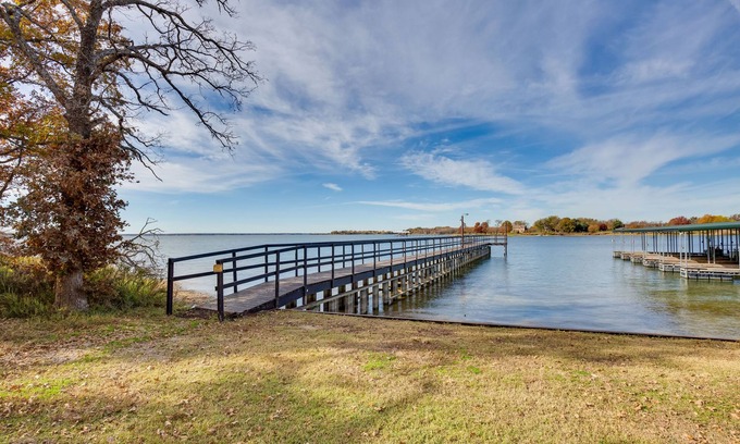 Cayuga Apartment | On-Site Boat Ramp: Pet-Friendly Kerens Studio!