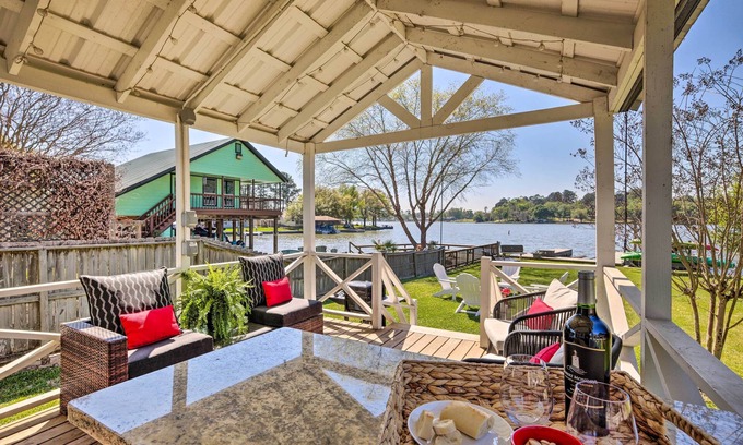 Willis Cabin | On-Site Lake Conroe Access - Updated Cabin Rental