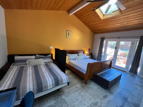 La Jolla Farms House | On Site Parking King Master Suite UCSD Walk