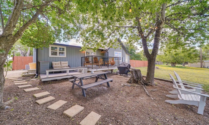 Medina Cottage | On-Site River Access: Medina Vacation Rental