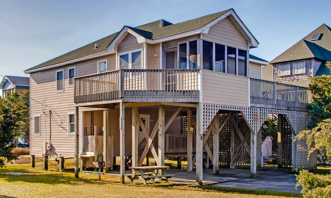 Waves House | On Special - Oceanside in Waves - Dog Friendly, Hot Tub, Game Room