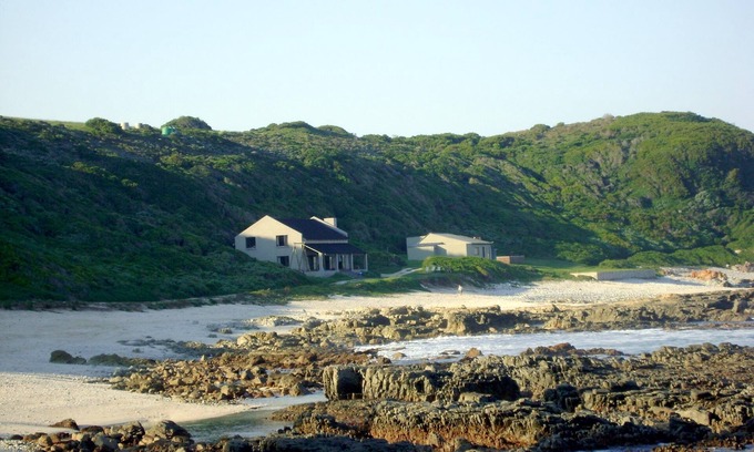 Kouga House | On the beach away from the crowds