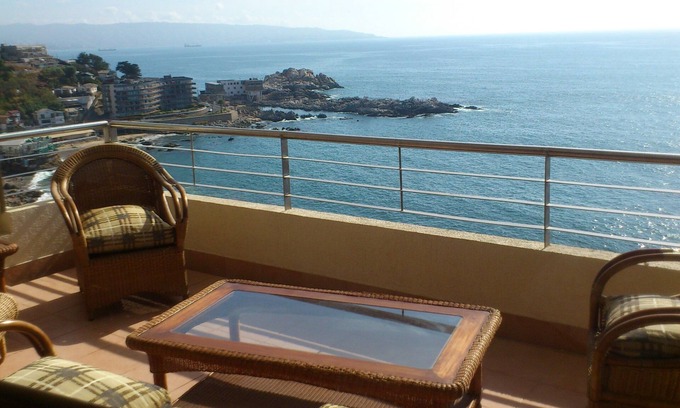 Renaca Apartment | On the Beach! Gorgeous Ocean Views