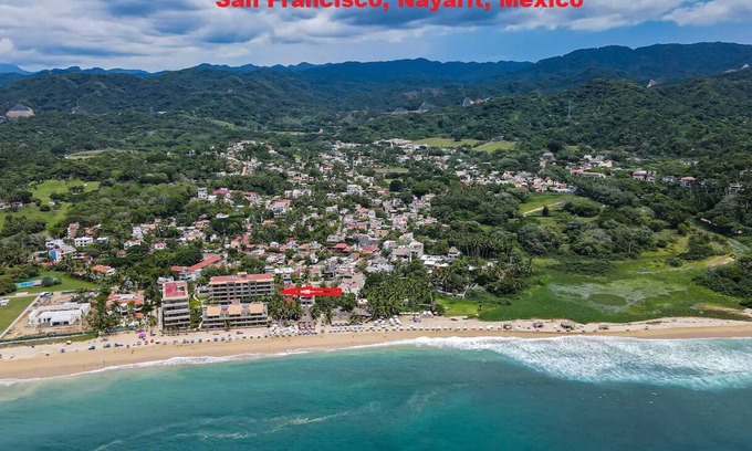 San Francisco Condo | On the beach with big pool and in town. Luxurious 5 bedrooms and 5 bathrooms.