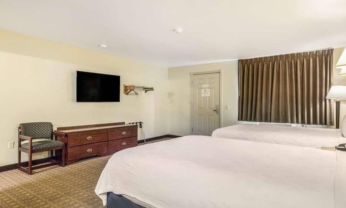Aberdeen Hotel | On the Budget: Affordable Getaway at GuestHouse Montesano! Free Breakfast
