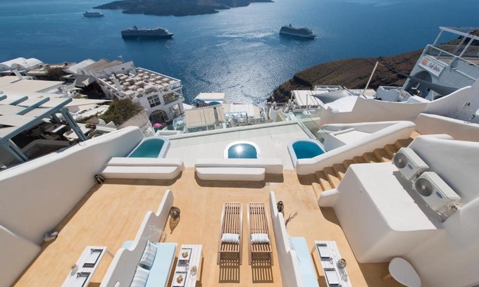 Fira House | On the Cliff Suites