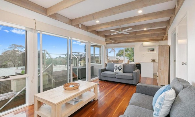 Lorne House | On The Deck