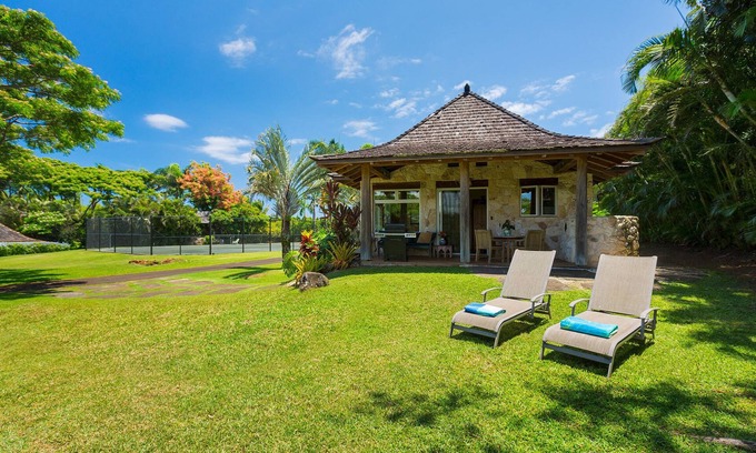 Hamakuapoko Cottage | On the Edge of a Gulch, Privacy, Charm, Unique Style Cottage - Permitted
