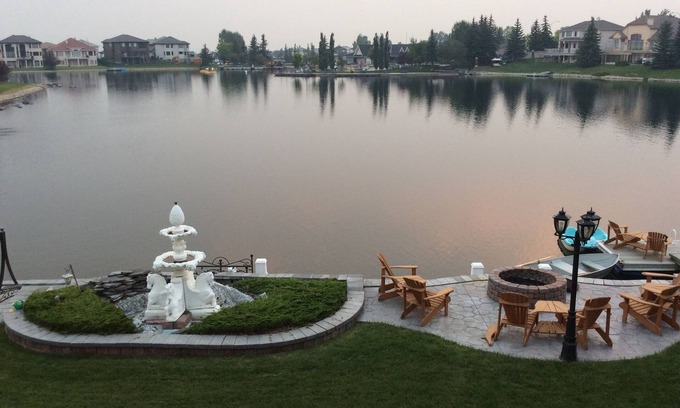 Arbour Lake Apartment | On The Lake. - Year Round Fun -Stay Somewhere Special