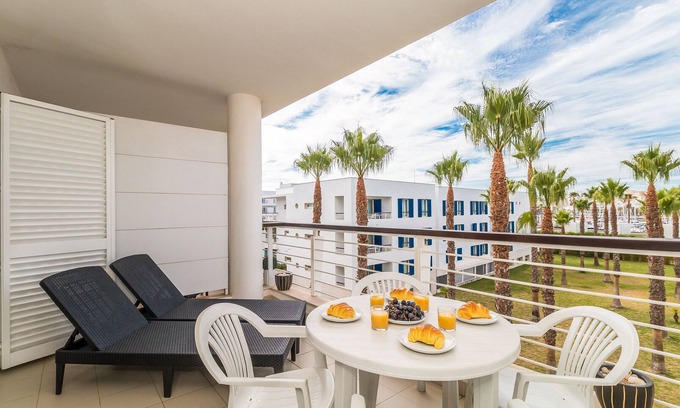 Telheiro Apartment | On the Marina: City Center and Beach!