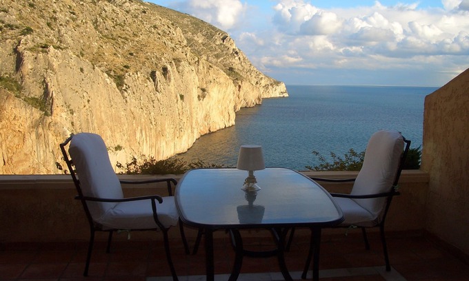 Pueblo Mascarat Apartment | ON THE MEDITERRANEAN SEA. ONE BEDROOM, SPECTACULAR VIEWS.