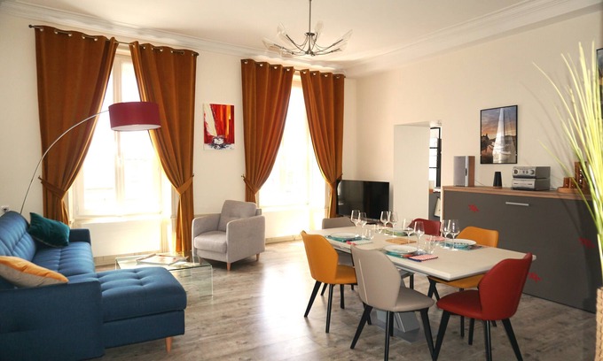 Marans Apartment | On the quays of the Sèvre 20 km from la Rochelle by weel maintened cycle pathe.