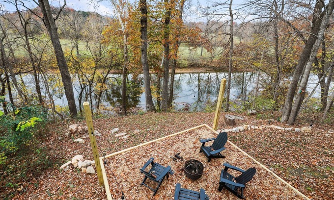 Fishers Hill House | On the river ~ hot tub ~ serene river views ~ fire pit