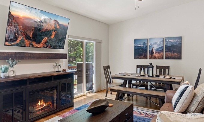 Ouray House | On the River in Ouray | 3BR Townhome with Breathtaking Mountain Views- Sleeps 6