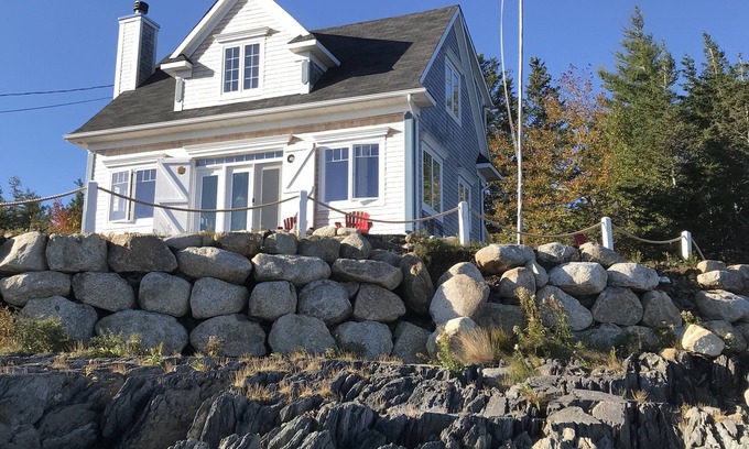 Feltzen South House | On the sea in Lunenburg