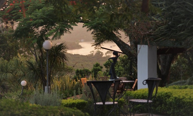Beacon Bay House | On-the-Summit Lodge & Conference Venue