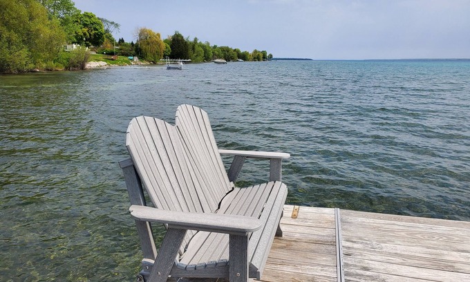 Suttons Bay Apartment | On West Grand Traverse Bay -Private Carriage House -Sleeps 4 Between TC & S Bay