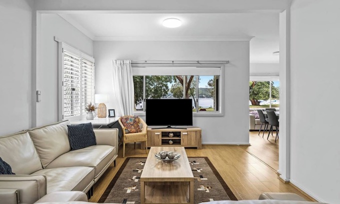 Woy Woy Cottage | Ondina Cottage Serene Waterfront Haven with Jetty