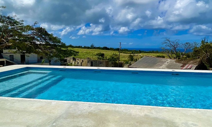 Gibbs Bay Apartment | One bed apartment with expansive ocean view