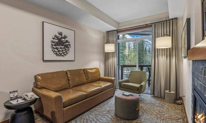 Cougar Creek Condo | One Bed King Pool/Mountain View Suite