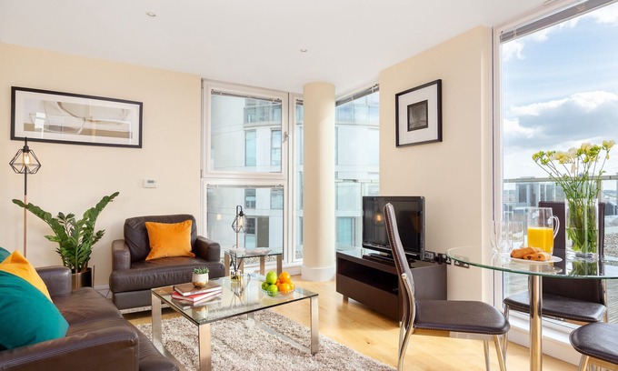 Isle of Dogs Apartment | One Bed Lanterns Court Apartment in Canary Wharf