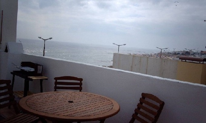 Buarcos Apartment | One-bedroom accommodation with a terrace overlooking the sea